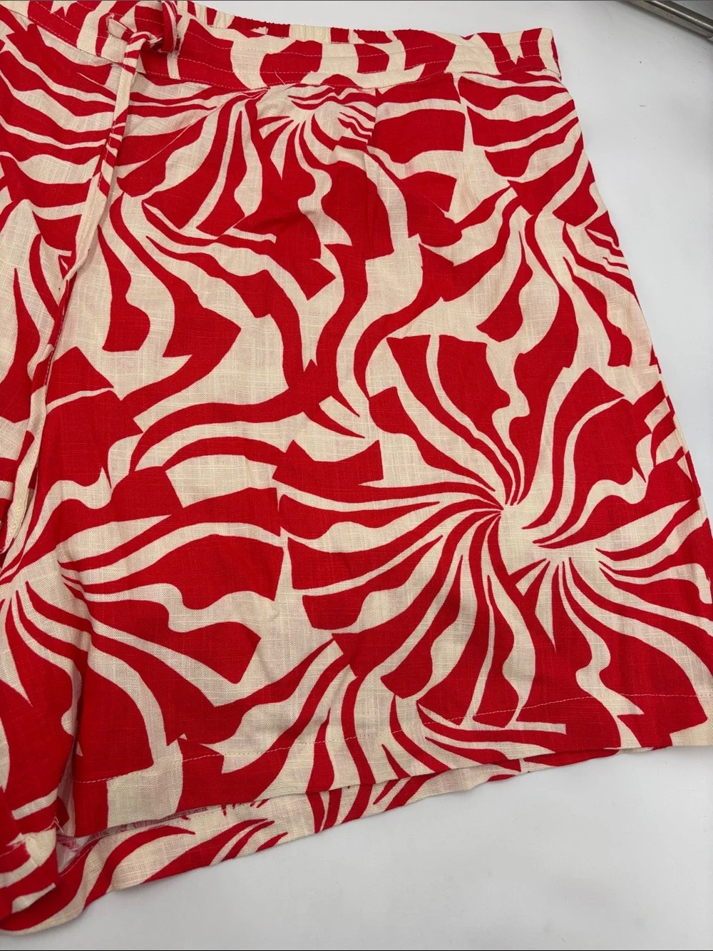 Vince Camuto Linen-Blend Patterned Shorts